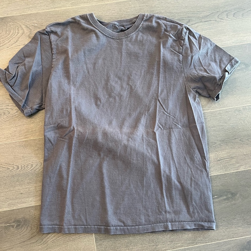 Solid gray tshirt
